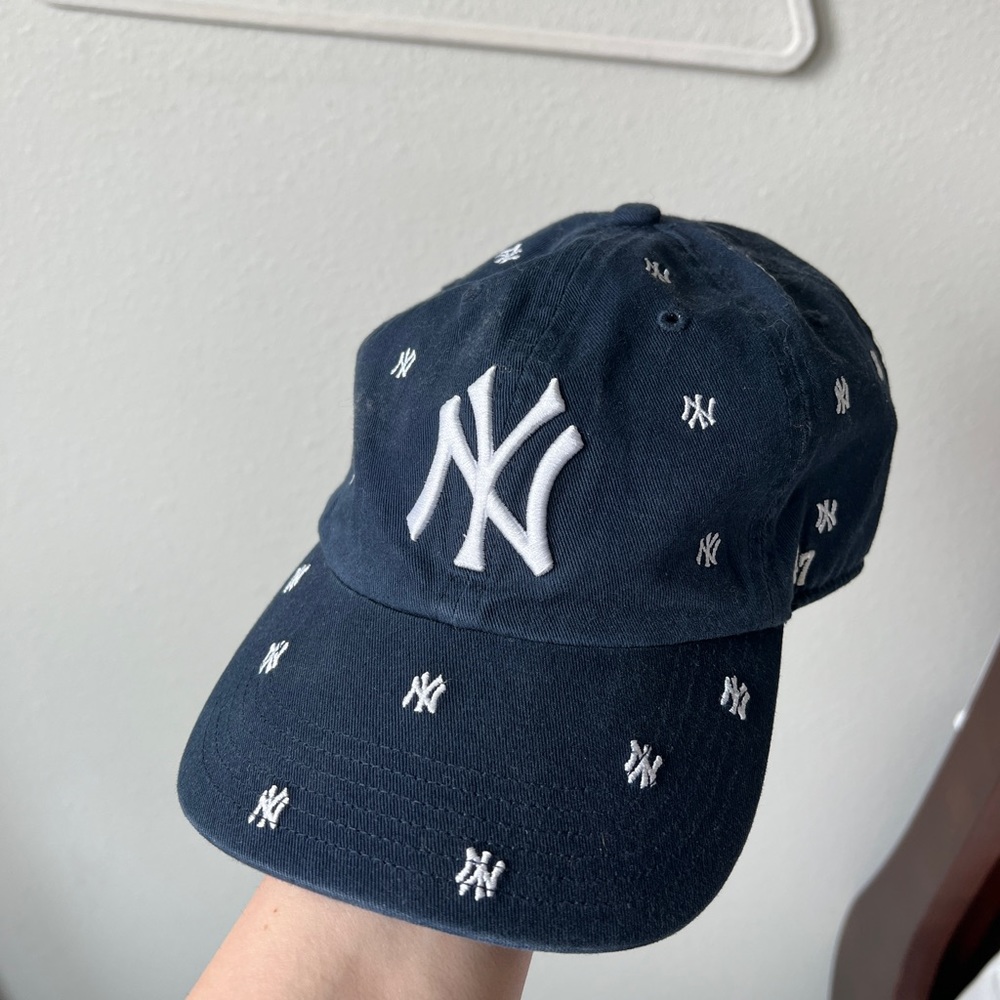Women’s 47 embroidered Yankees hat navy